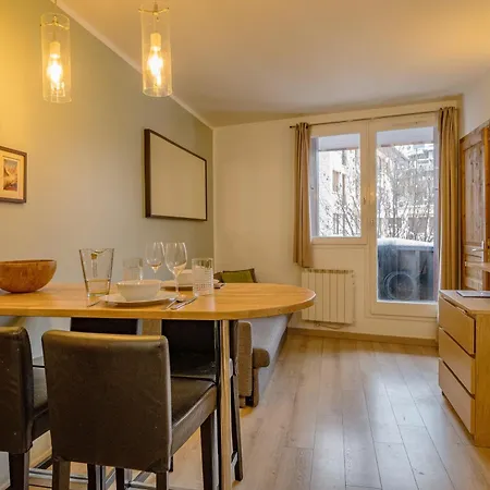 Lognan 1 - A Mont Blanc Haven Шамоні