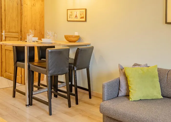 Lognan 1 - A Mont Blanc Haven شامونكس